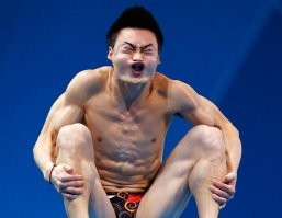 Обладательница самых больших скул показала себя до пластики