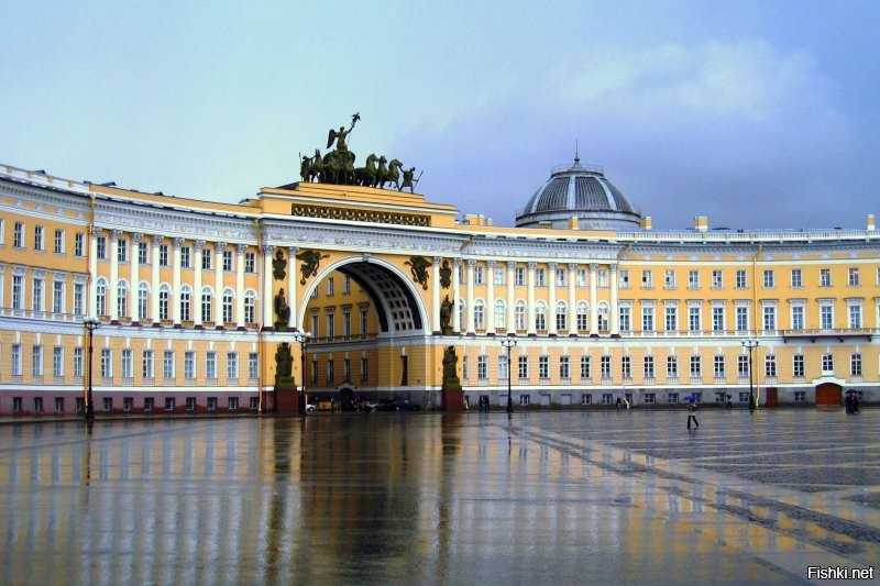 Здание Главштаба на Дворцовой площади.