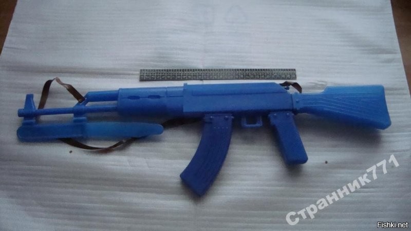 Такие автолимёты были. Только калашмат был чёрный, а максим стреляющий.