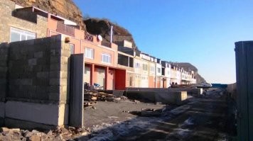 Владивосток. Лодочные гаражи у моря