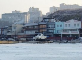 Владивосток. Лодочные гаражи у моря