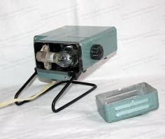 Такой был, сзади грелся этой лампой что можно было обжечься.