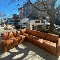 У меня знакомый в 2000-ых похожий диван из германии привёз.