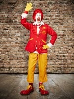 Раньше над клоунами смеялись, над их прикидом и короткими штанами.


А теперь оказывается это модно.


Хочешь быть в тренде? Одевайся как клоун!