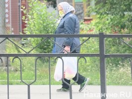 Нет, еще и по улицам ходят. Не снимая намордника, даже если до ближайшего потенциального носителя инфекции сотни метров. В месяцами нестиранных масках. И пох на гипоксию, на то, что носишь на морде свой персональный инкубатор для патогенных микроорганизмов с идеальной температурной и влажностной средой...