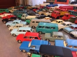 Ну ни "*уя" себе... 
Если у тебя была модель "Москвича" или "Жигулей", (в 80-ых) ты уже был "крутой"... А тут такое!..