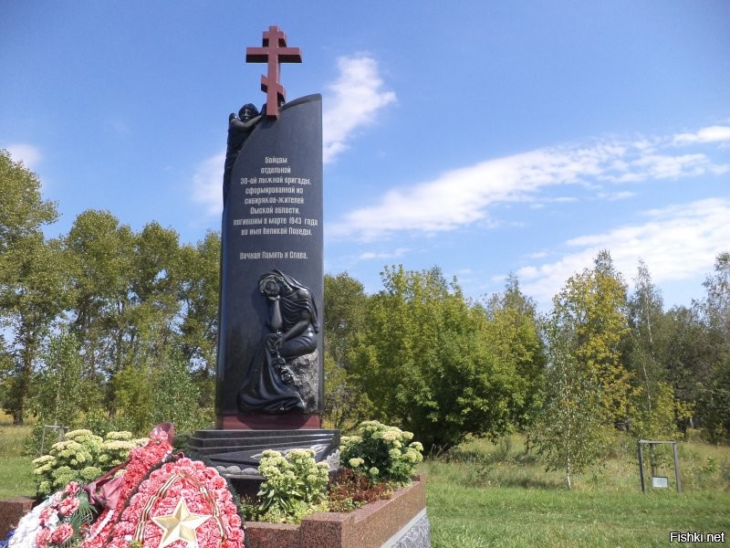 Памятник бойцам отдельной 30-й лыжной бригады сформированной из сибиряков   жителей Омской области, погибшим в марте 1943 г. под г.Севском Брянской области.