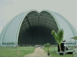 Это не ангар!!! Это эллинг компании CargoLifter для дирижопеля...