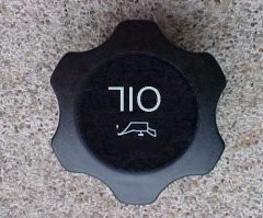 открути крышку 710 и смело лей :))