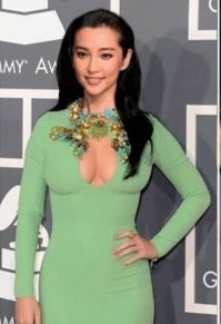 "ну хз китаяночка эта по моему красивее"

А так?