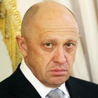 Лысина connecting people? Где этот красавчик из Brazzers и где этот повар?