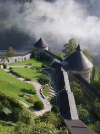 Hohenwerfen. Сейчас в замке расположен питомник по восстановлению популяции хищных птиц. Австрия Ежедневно для туристов проводится представление по кормлению. Незабываемое зрелище...