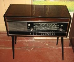 Ну не знаю, не знаю... У нас попроще была. Радиола.