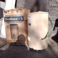 стиралка "донбасс" с 1957 года по 2010-е включительно... у меня у тещи в гараже три стоят рабочие, летом стираю самое страшное грязное, спецовки и все подобное...