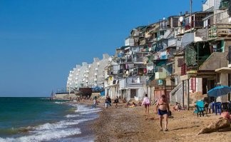 У моря везде так. Вот наши.