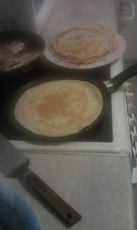 Так блины и должны быть жирными. Блинный праздник масленница не зря так зовётся.
------------
Так вкусные нет.  :) Ты уже сколько блинов сам сделал?Мои 7 человек кушают сейчас.   Что за бред про жирные блины?  Я свои сфотаю , мне не жалко - сфотай твои трепло плять.