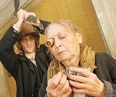 "В России первые микрофинансовые организации (МФО) появились в середине 1990-х и до принятия закона «О микрофинансовой деятельности и микрофинансовых организациях», который вступил в силу в январе 2011 года, их деятельность не регулировалась законодательно."
====================
Появились они, конечно, гораздо раньше. Да и их деятельность регулировалась немного иначе, подручными регуляторами, так сказать...