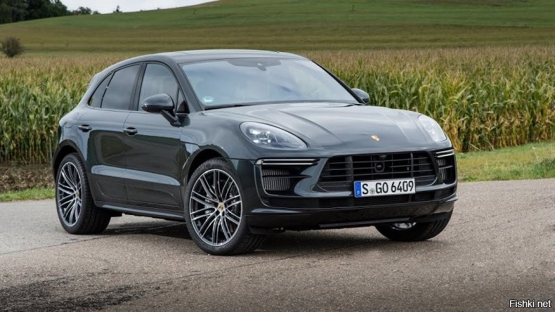 На фото Porsche Macan.