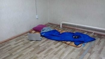 Вот эти фото пустых квартир с голыми стенами и матрасом на полу на самом деле такие оптимистичные! Люди явно купили своё жилье, все ремонты и меблировки ещё впереди, но разве это так важно, когда теперь есть какая-никакая, а своя квартира! И счастье жить одному дороже комфорта. Одобрям!
