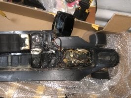 Мне постоянно в сервисе сказки рассказывают что по под дождем не ездили. Открываешь а там аккумулятор плавает. Два раза были возгорания. Оба раза в технике была вода.