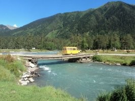 Мост в Архызе, мост в г.Сельцо через Десну, оба автомобильные. Подвесные мосты через Десну: микрорайон Коммунар,г.Сельцо, Сельцо, Хотылево. Фото не мои, с интернета. На моих в основном селфи и портреты, не стал здесь выкладывать.
