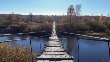 Мост в Архызе, мост в г.Сельцо через Десну, оба автомобильные. Подвесные мосты через Десну: микрорайон Коммунар,г.Сельцо, Сельцо, Хотылево. Фото не мои, с интернета. На моих в основном селфи и портреты, не стал здесь выкладывать.