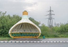 А у нас в Саранске вот такая стоит рядом с электроламповым заводом.