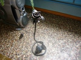 Когда-то в молодости работал кузнецом=) На первой фотке первая моя работа, маме дарил. Теперь она у меня как память...