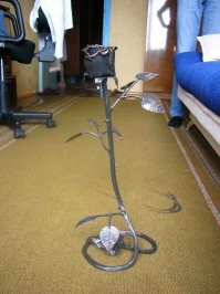 Когда-то в молодости работал кузнецом=) На первой фотке первая моя работа, маме дарил. Теперь она у меня как память...