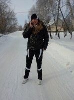 Этот клоун в штангетках ходит слава Богу, что не в ластах,  балетных пуантах или водолазных ботинках