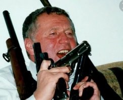 Да он вообще, фотозвезда... дец.