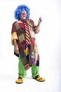 "Каждый охотник должен принимать максимум усилий для того, чтобы быть замеченным."
Запретить на охоте камуфляж!!! Только так: