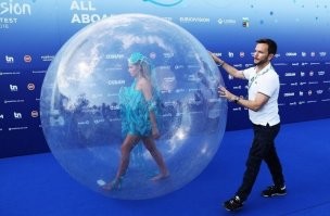 Это концепт защитного костюма при пандемии?