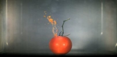 Ладно, с яйцами разобрались, разбил, вылил в любую емкость и вари. Переходим к помидорам и сарделькам. Кстати, есть умники которые засовывали арбузы.