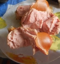 Ладно, с яйцами разобрались, разбил, вылил в любую емкость и вари. Переходим к помидорам и сарделькам. Кстати, есть умники которые засовывали арбузы.