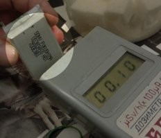 Ага, где-то через пару лет, в моём видеорегистраторе АКБ стала подыхать. 
Решил вскрыть, посмотреть. 
АКБ без надписей на корпусе. 
Ободрали внешнюю плёнку. 
А там! (См.фото.) 

Ради прикола, даже проверили дозиметром.  
Благо, под рукой был.