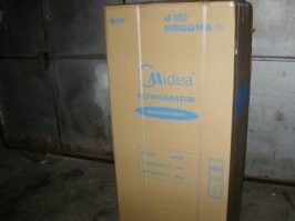 Холодильник не тот, но что то типа таких стяжек было. Они полипропиленовые, хрен порвешь, пока не надрежешь, на разрыв легковушку выдернут застрявшую