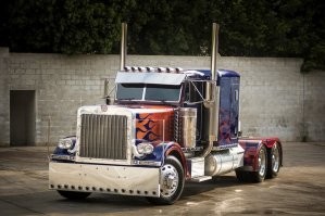 Оптимус Прайм без сверхспособностей: Freightliner 1987 года из фильма «Бамблби»