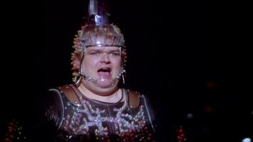 Еще бы лампочек навесил)