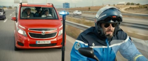 88000 юаней ныне это почти лям. (996160 рублей).
В фильме "без тормозов" похожий логотип был)