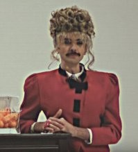 Сначала подумал, что это она за рулём с регистратором. Потом услышал нормальное человеческое слово