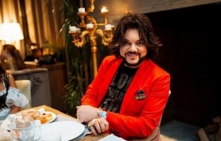 Пущай Филип Пидросыч едет. Он как раз имидж сменил. Причём так, что на его фоне Боря Моисеев уже брутальным мужиком ощущается