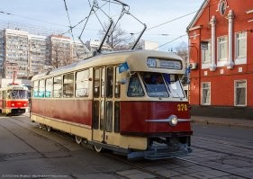 Трали-вали сейчас эстетичные! Вон аж бампер отвалился! Был бы старый....На рог нашампурил бы!