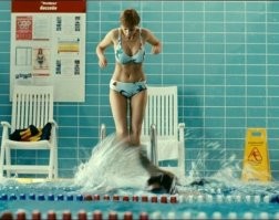 Короткие стрижки ей не идут. А кулебаки у неё что надо.