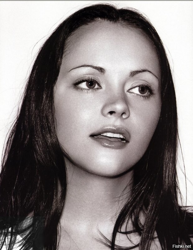 Не самое лучшее фото Кристины Риччи в подборке. Она на самом деле красивая. Девушка с изюминкой, как говорят.