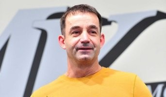 Алекс похож на Певцова