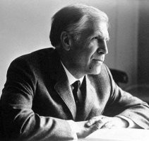 Лев Семёнович Понтря гин (21 августа [3 сентября] 1908, Москва, Российская империя   3 мая 1988, Москва, СССР)   советский математик, один из крупнейших математиков XX века, академик АН СССР (1958; член-корреспондент с 1939). Герой Социалистического Труда (1969). Лауреат Ленинской премии (1962), Сталинской премии 2-й степени (1941) и Государственной премии СССР (1975).
Внёс значительный вклад в алгебраическую и дифференциальную топологию, теорию колебаний, вариационное исчисление, теорию управления. В теории управления Понтрягин   создатель математической теории оптимальных процессов, в основе которой лежит т. н. принцип максимума Понтрягина; имеет фундаментальные результаты по дифференциальным играм. Работы школы Понтрягина оказали большое влияние на развитие теории управления и вариационного исчисления во всём мире.

Потерял зрение в возрасте 14 лет.