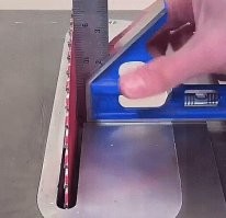 Факир был пьян и факинг не удался. Либо инклинометр китайский до мозга кости, либо угольник с погрешностью в пару градусов.