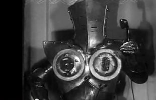 Робот из фильма "Вратарь" 1935 год.  Таким представляли робота в то время...