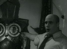 Робот из фильма "Вратарь" 1935 год.  Таким представляли робота в то время...